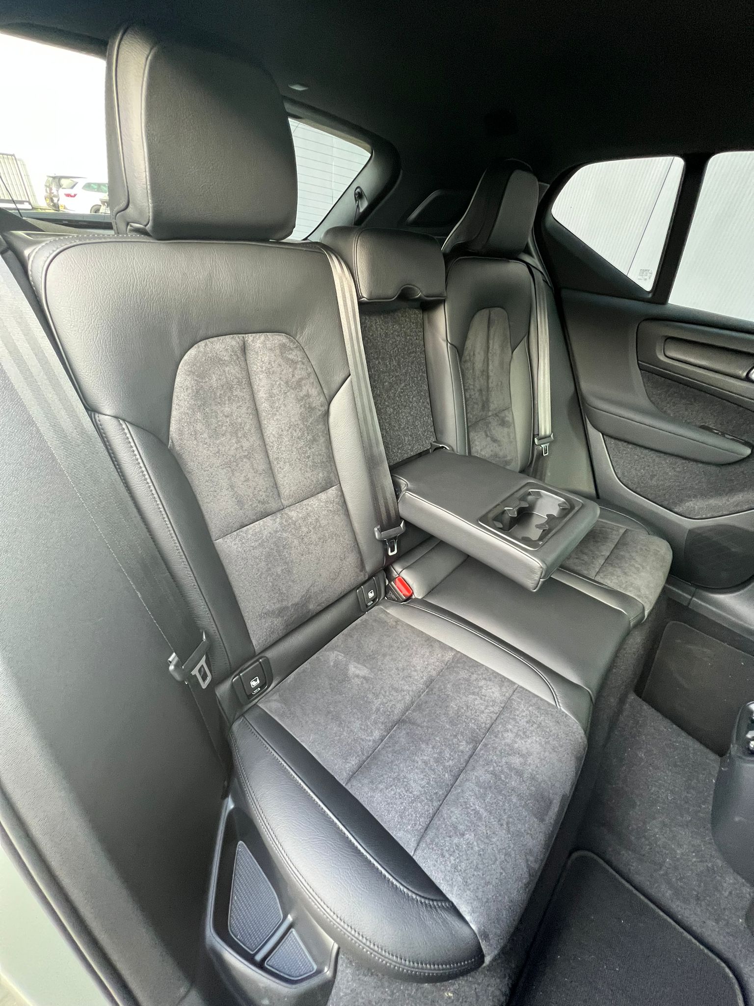 volvo_xc40_black_alcantara_30539_11
