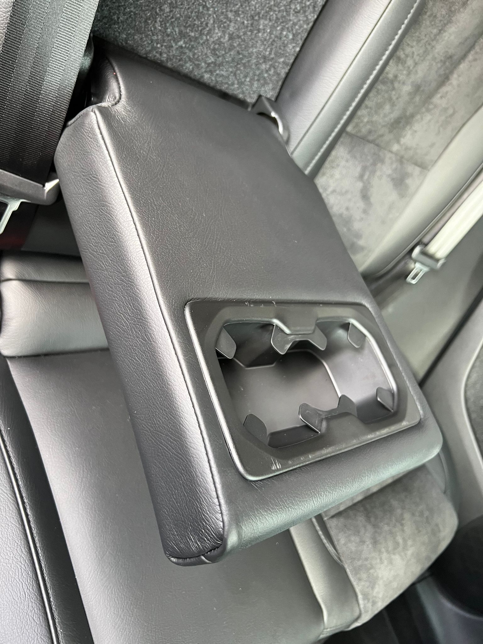 volvo_xc40_black_alcantara_30539_12