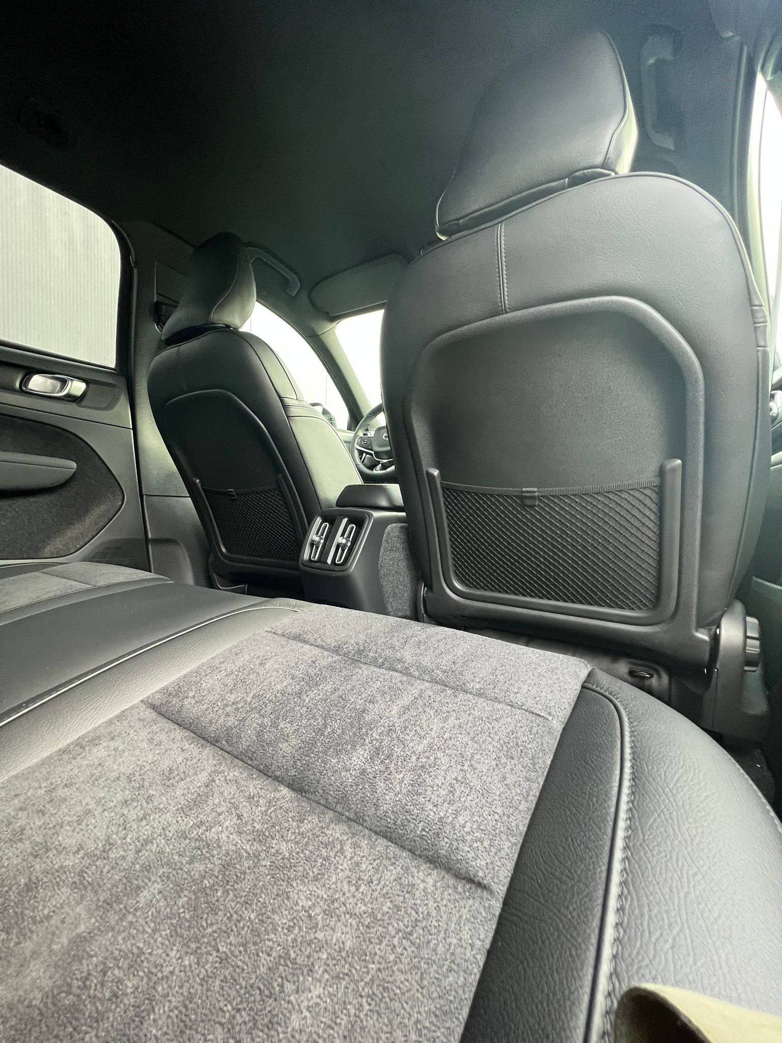 volvo_xc40_black_alcantara_30539_14